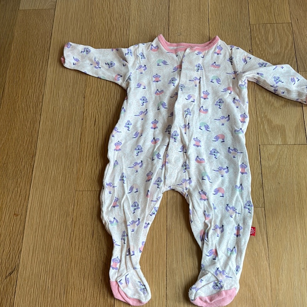 Magnetic Me onesie- excellent condition size 3-6 months (12-16 lbs)